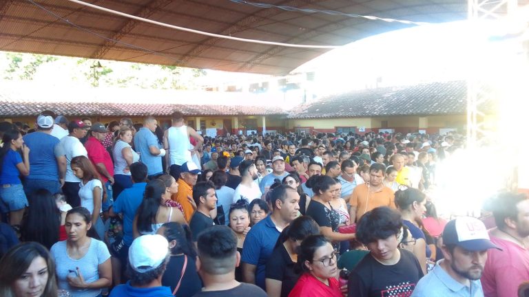 Elecciones 2023: solo votan los que siguen adentro de los locales