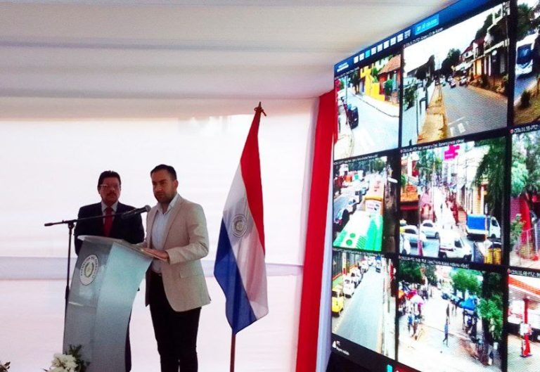 Felipe Salomón destaca renovado sistema de videovigilancia del 911