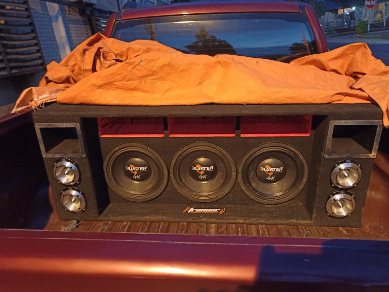 Aprehenden a tres jóvenes por perturbación y resistencia