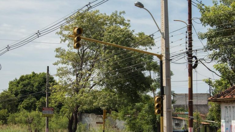 Semáforos fuera de servicio por corte de energía eléctrica