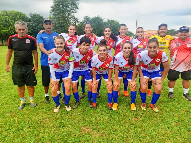 Debut y goleada de la selección femenina