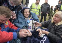 Una cápsula Soyuz con dos rusos y un estadounidense regresa a la Tierra desde la Estación Espacial Internacional
