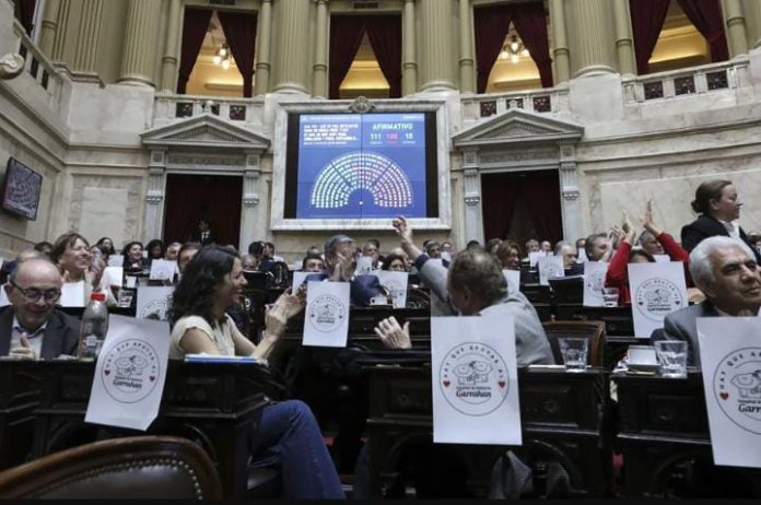 El Congreso de Argentina aprueba subir un 7,2 % las pensiones y el Gobierno dice que lo vetará
