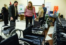 Entregan insumos y sillas de ruedas a Acosta Ñu