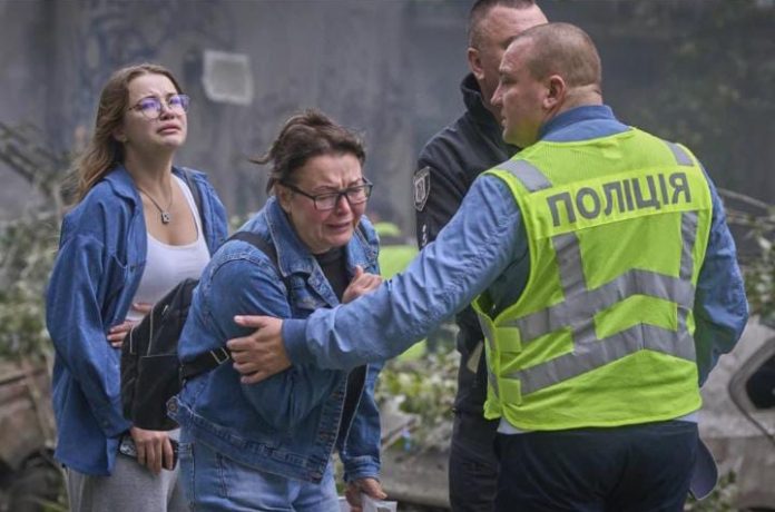 Kiev de luto tras mayor ataque ruso en un año que dejó 31 muertos en Ucrania, incluyendo 5 niños