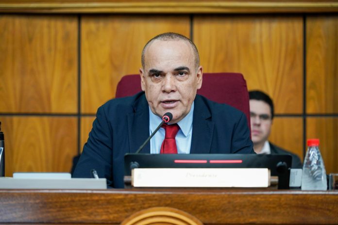 Núñez es reelecto como presidente del Senado