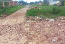 Obra de empedrado abandonada en Ñu Porã