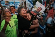 Rehenes israelíes y prisioneros palestinos vivos son liberados como parte del alto el fuego en Gaza