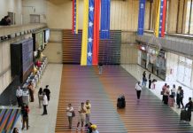 Trump llama al cierre total del espacio aéreo de Venezuela