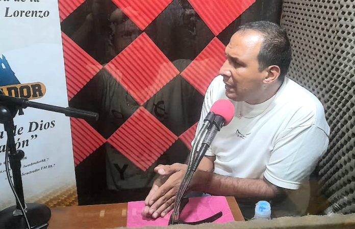 Isaac Rojas: "Toda la estructura se me puso enfrente"