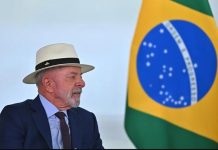 Lula y Flávio Bolsonaro empatan en intención de voto a cinco meses de las elecciones en Brasil