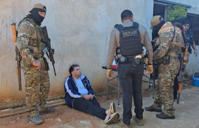 Cae un presunto microtraficante con drogas, armas y vehículos en Villa del Agrónomo