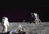Muy por encima de la Tierra, el módulo lunar Apolo de la NASA puso a los astronautas en la Luna
