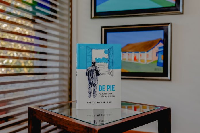 "De pie", nuevo libro de Jorge Mendelzon
