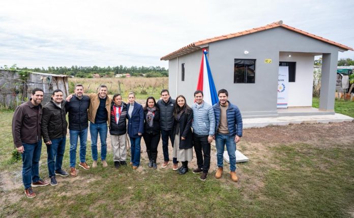 Entregan viviendas sociales a familias de Itá, Villeta y San Lorenzo