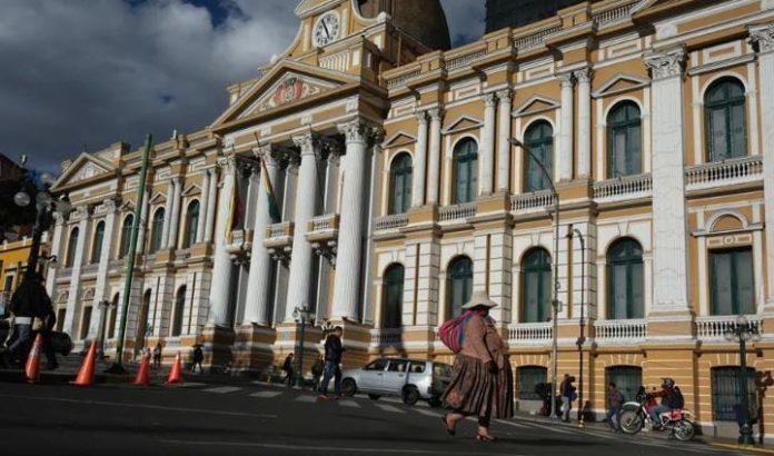 Polémica en Bolivia por un proyecto que plantea esterilizar a mujeres en situación de calle