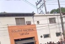 Protesta en el Colegio España: piden seguridad urgente tras el ataque a una alumna