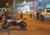 Joven muere tras caer de su motocicleta en la Ruta PY02