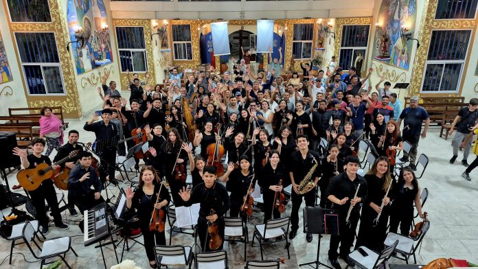 La Orquesta Filarmónica de San Lorenzo ofrecerá un concierto de despedida antes de su gira por Sudamérica