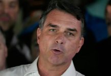 Flávio Bolsonaro huye de Brasil vía Argentina y se espera que aterrice en Miami